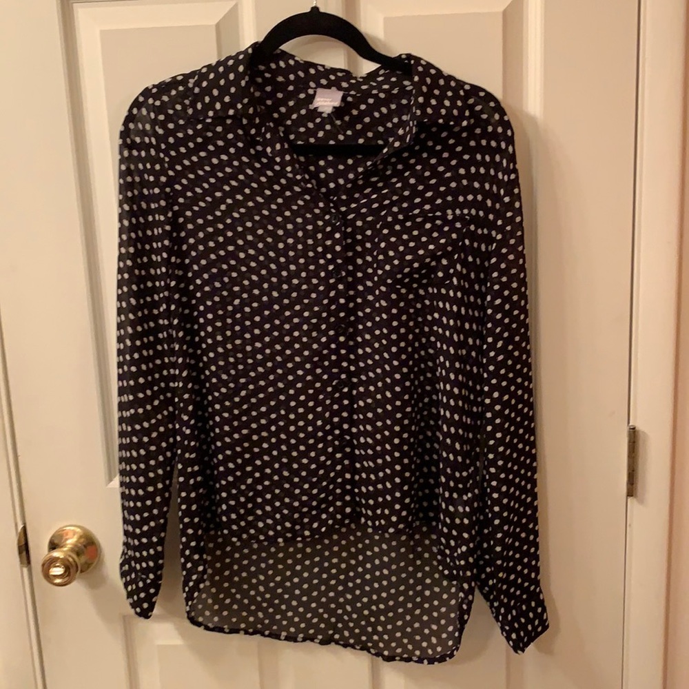 NWOT Medium Sheer Blouse. longer in the back.